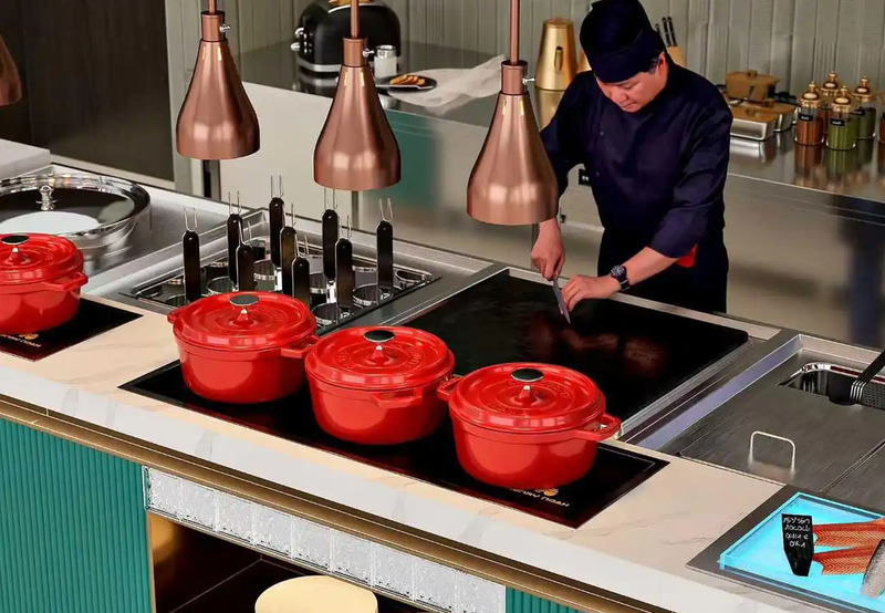 Professional food heat lamp configuration for hotel buffet service
